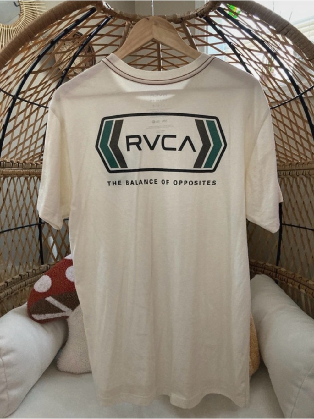 SOLD 🪬 RVCA T-Shirt - Picture 2 of 6